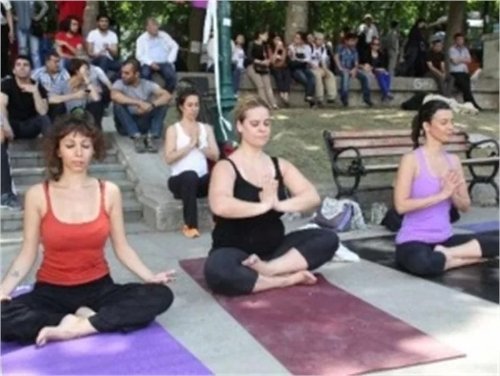 Gezi Parkı'nda yoga yaptılar!