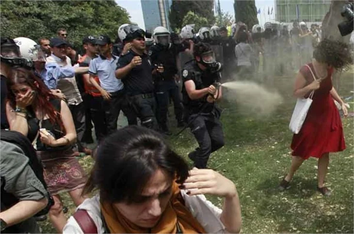 Kırmızı giysili kadının devamı!..
