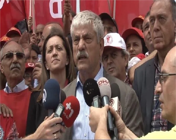 Onbinler meydanlara indi