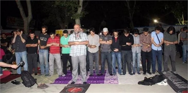 Gezi Parkı'nda kandil!