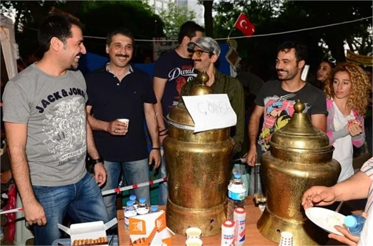 Ünlü oyuncular Gezi Parkı eylemlerinde...