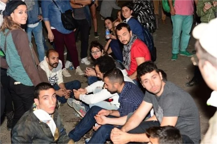 Ünlüler twitter'dan Başbakan'a yanıt verdi!