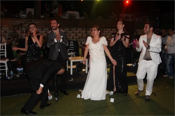 Elif Karlı'nın oğlunun sünnetine ünlü akını!