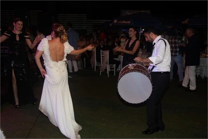 Elif Karlı'nın oğlunun sünnetine ünlü akını!