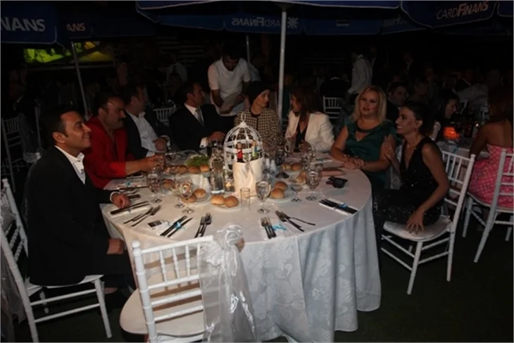 Elif Karlı'nın oğlunun sünnetine ünlü akını!