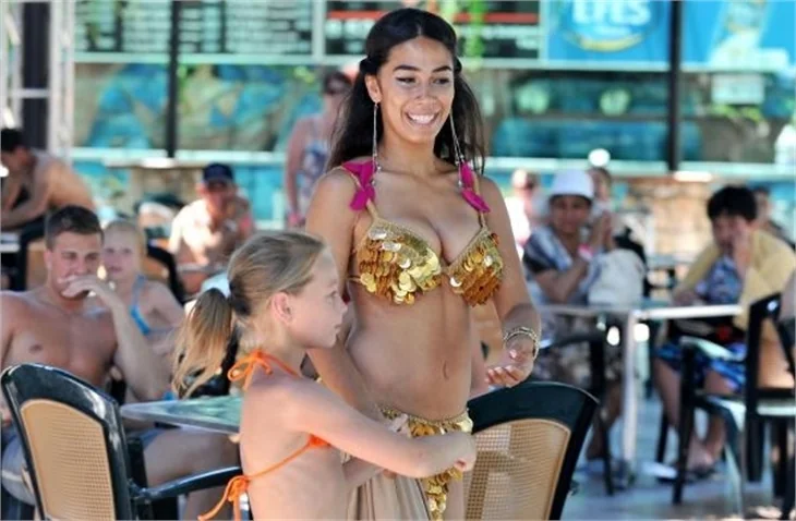 Rus revüsü gitti oryantal geldi
