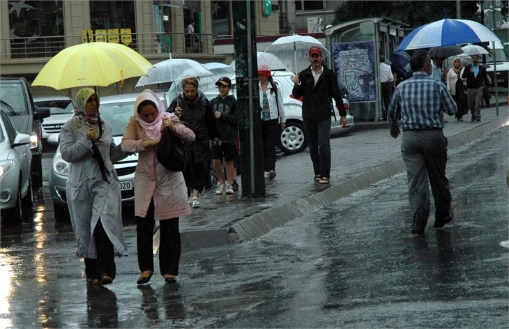 İstanbul'u sel aldı!