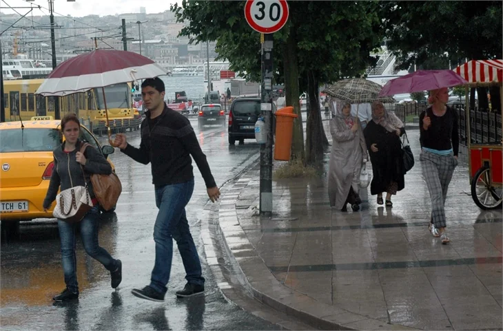 İstanbul'u sel aldı!