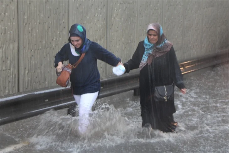 İstanbul'u sel aldı!