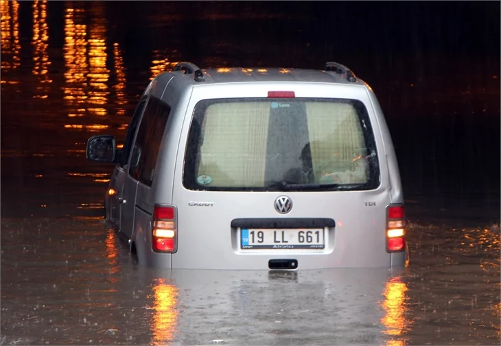 İstanbul'u sel aldı!