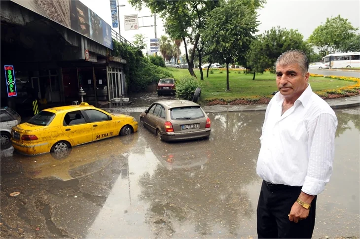İstanbul'u sel aldı!