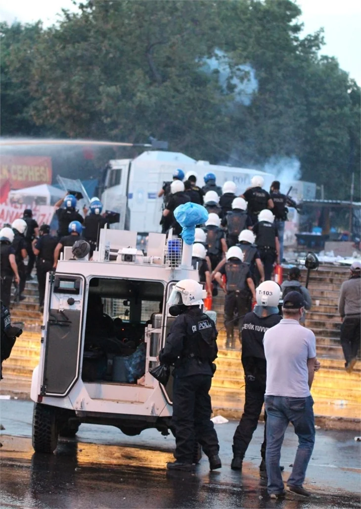 Gezi Parkı'na müdahaleden ilk fotoğraflar!