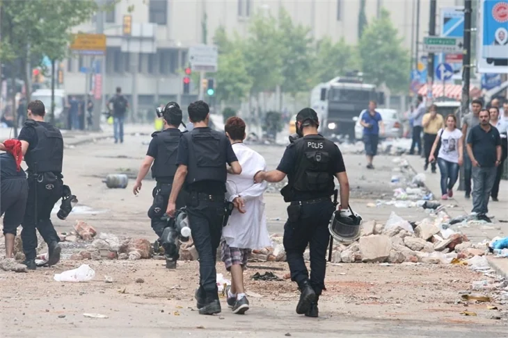 Doktorlara kelepçe