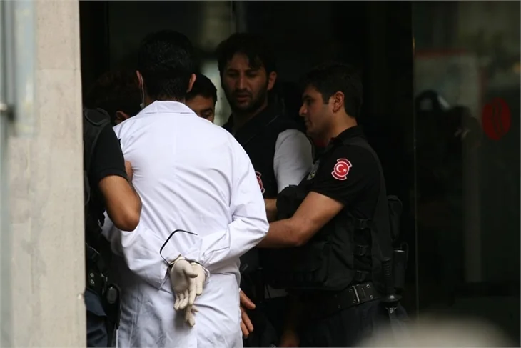 Doktorlara kelepçe