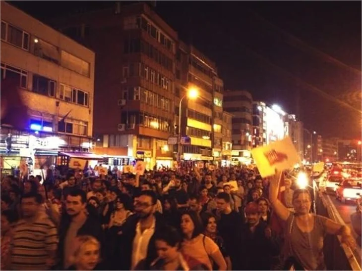 Türkiye sokakta!
