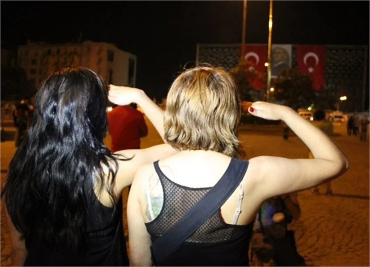 Herkes 'duran adam'ı konuşuyor!