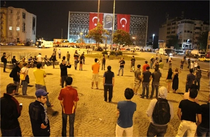 Herkes 'duran adam'ı konuşuyor!