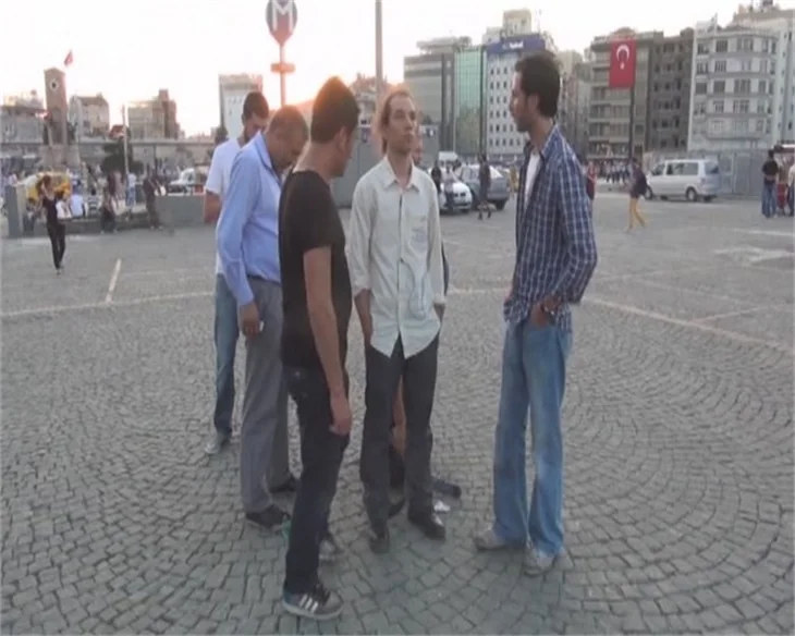 Herkes 'duran adam'ı konuşuyor!