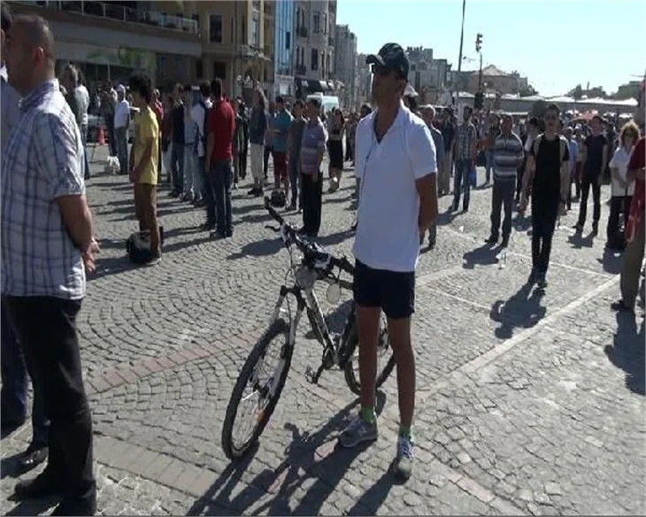 Taksim'de hala "duruyorlar"
