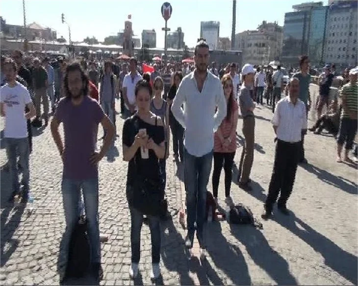Taksim'de hala "duruyorlar"