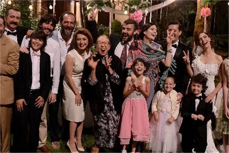 "Öyle Bir Geçer Zaman Ki"nin veda yemeği!
