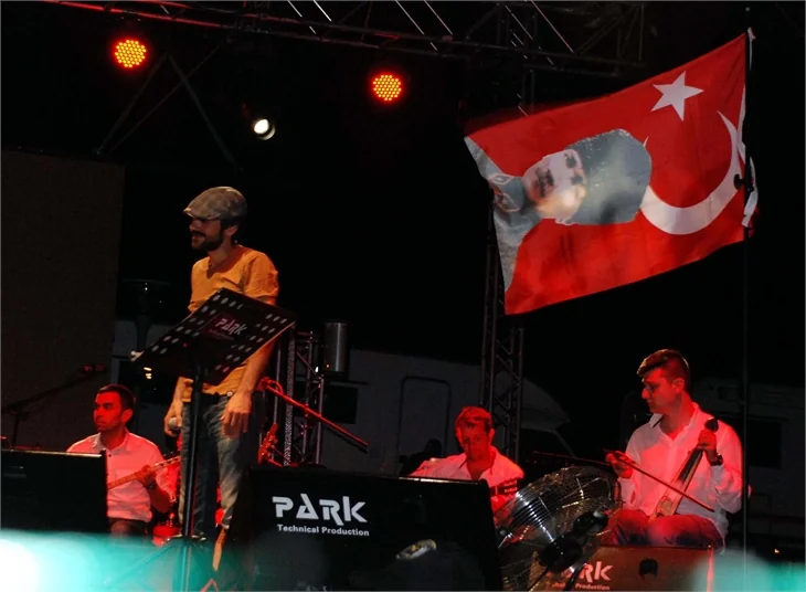 Sahneye geç çıkan Gülşen'e tepki!