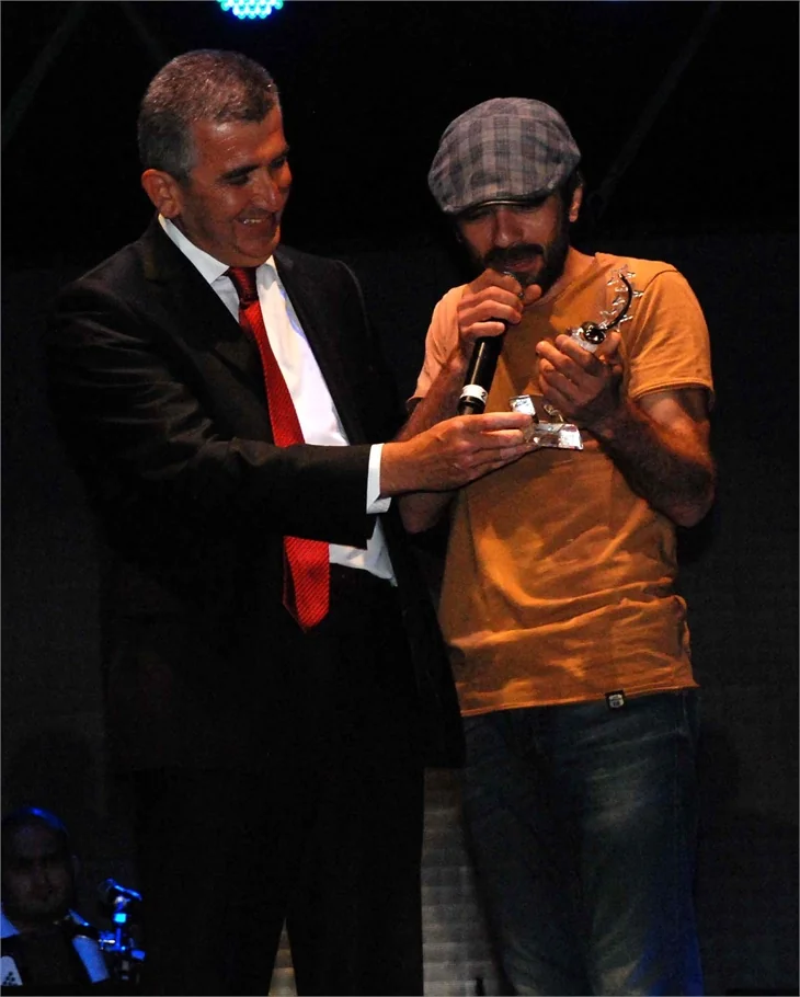 Sahneye geç çıkan Gülşen'e tepki!