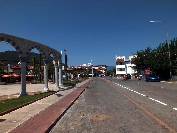 Tatil geldi sokaklar boşaldı, plajlar doldu!
