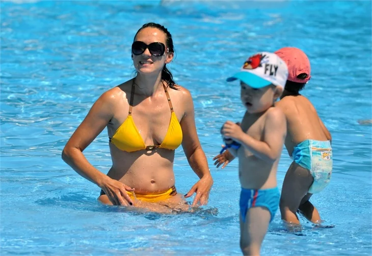 Tatil geldi sokaklar boşaldı, plajlar doldu!