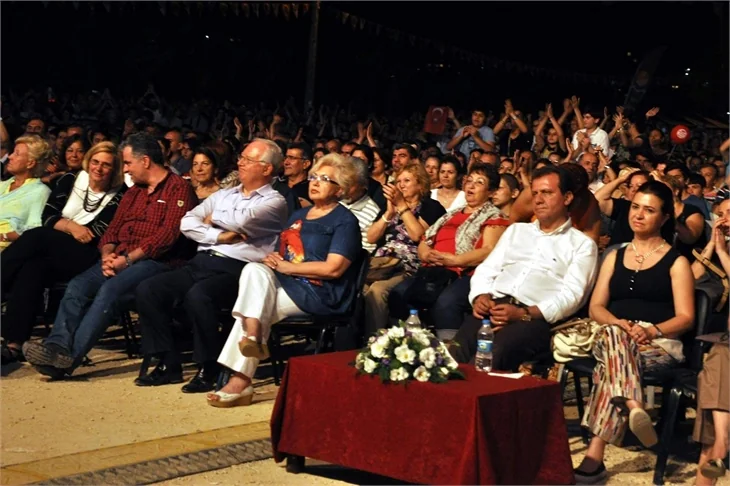 Zülfü Livaneli saldırıya uğradı!