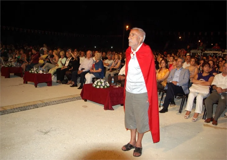 Zülfü Livaneli saldırıya uğradı!
