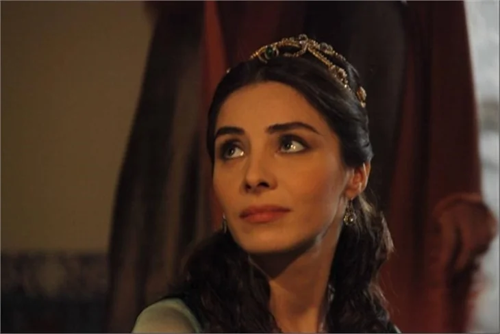 Mahidevran Sultan halk teknesinde!