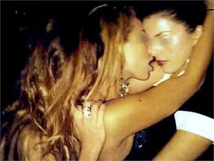 Berlusconi'nin başını yaktı!