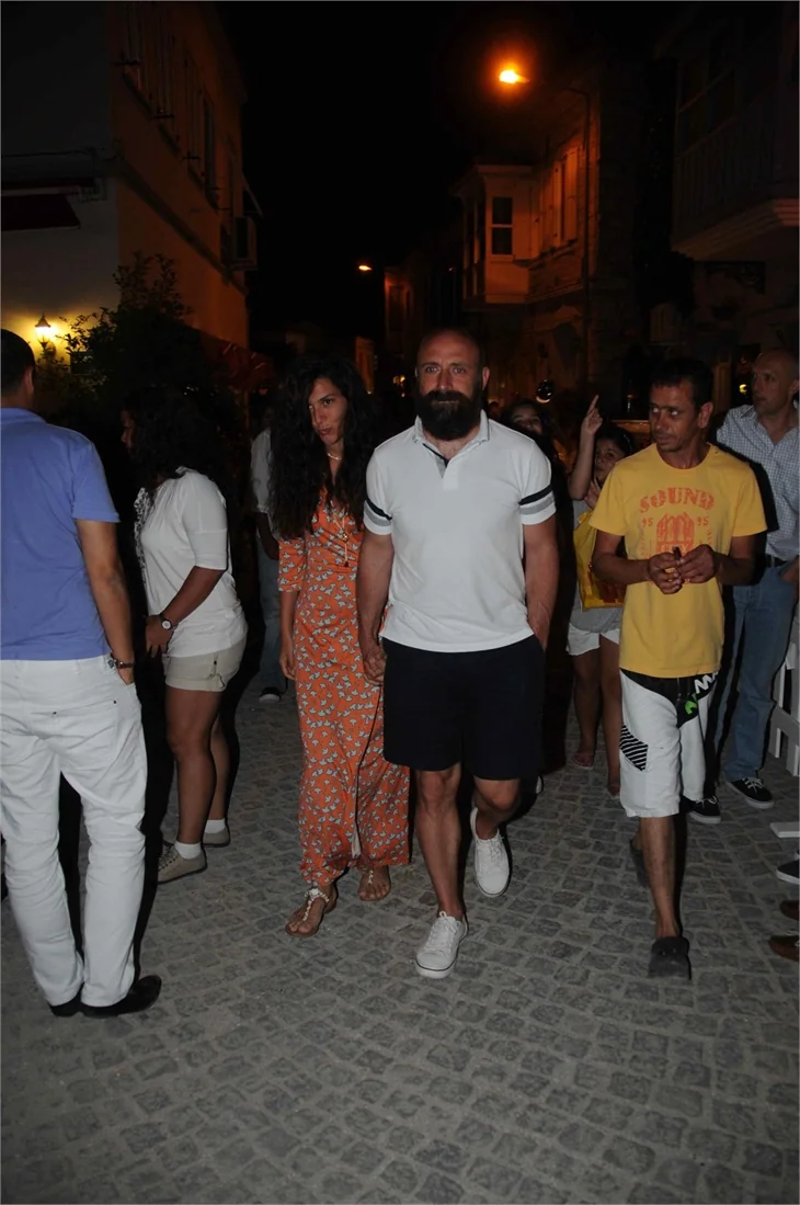 Halit Ergenç ve Bergüzar Korel Alaçatı'da...