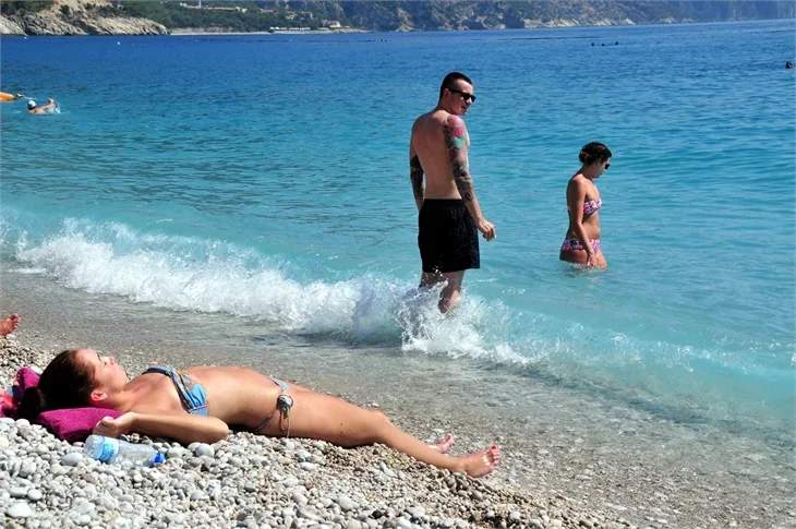 Havuzlar plajlar doldu taştı!