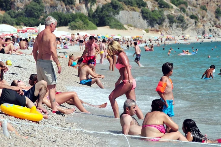 Havuzlar plajlar doldu taştı!