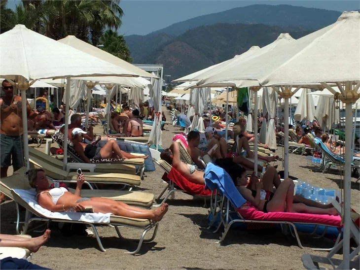 Havuzlar plajlar doldu taştı!