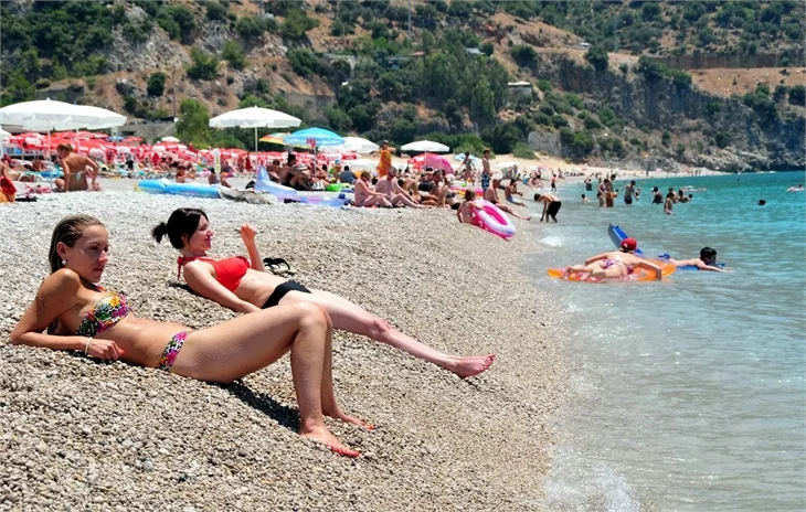 Havuzlar plajlar doldu taştı!