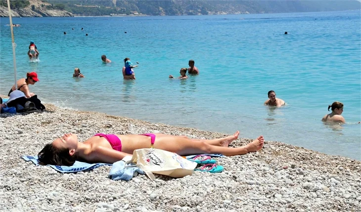 Havuzlar plajlar doldu taştı!