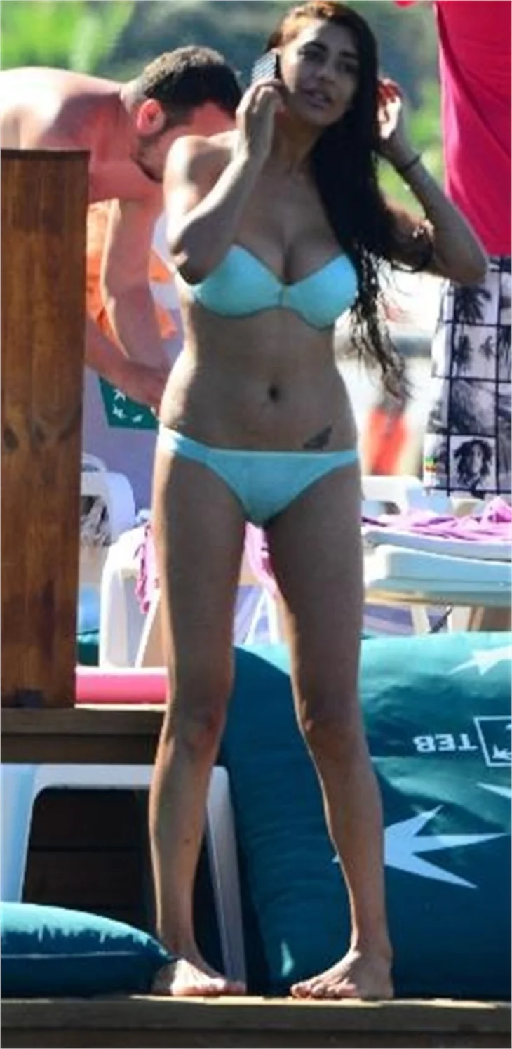 Seksi tatilci Ebru Şancı!