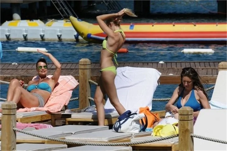 Serdar Ortaç ve Chloe deve güreşi oynarsa...
