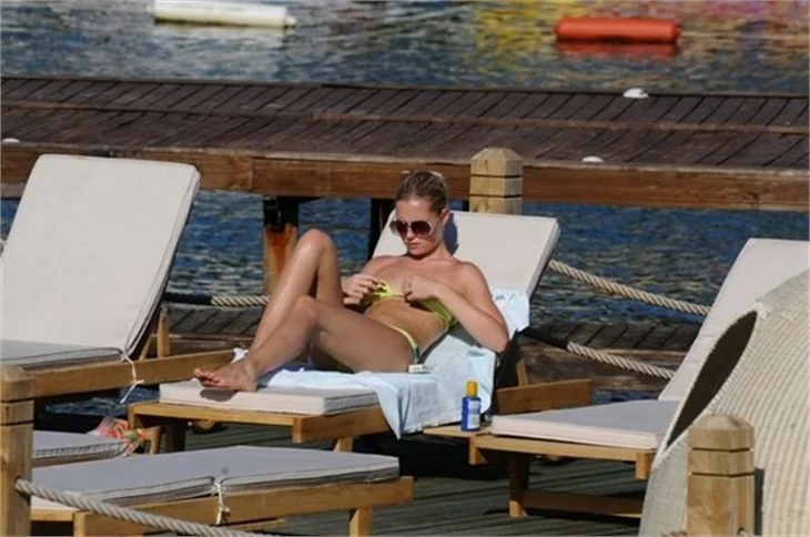 Serdar Ortaç ve Chloe deve güreşi oynarsa...