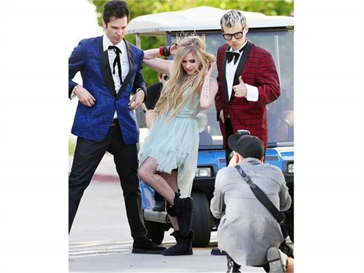Avril Lavigne evlendi!