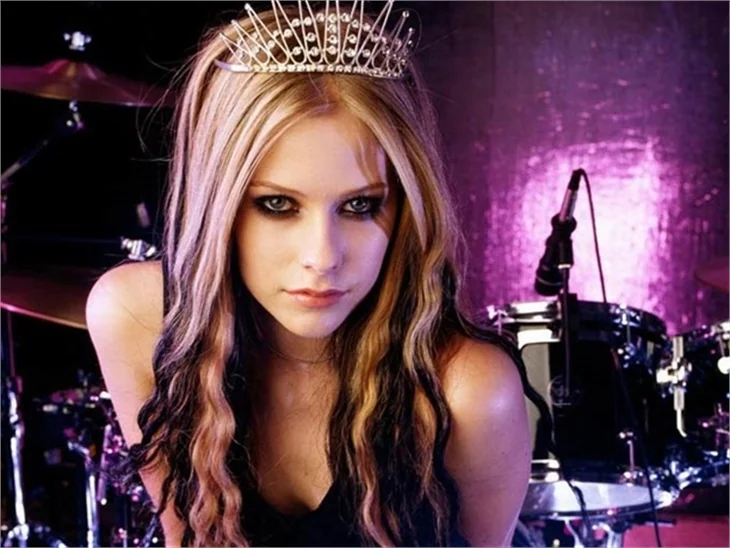 Avril Lavigne evlendi!