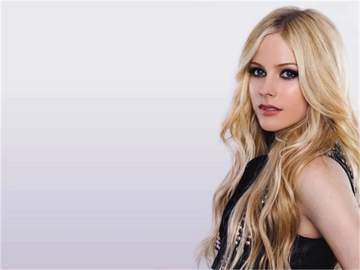 Avril Lavigne evlendi!