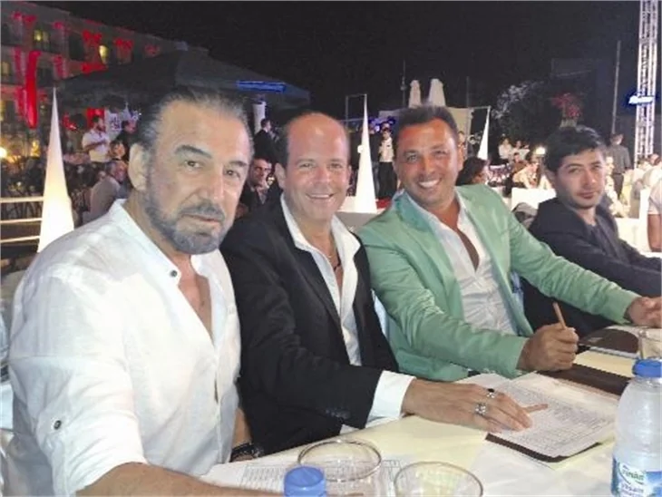 Serdar Ortaç'tan Chloe'ye büyük sürpriz!