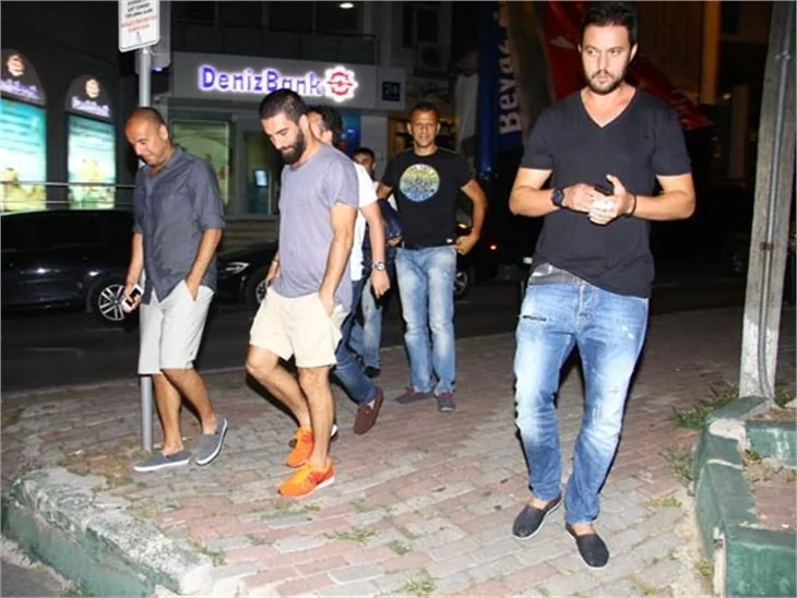 Arda Turan'ın yüzü neden kızardı?