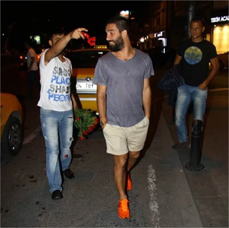 Arda Turan'ın yüzü neden kızardı?