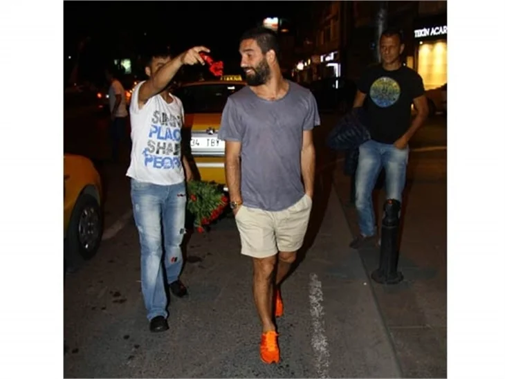 Arda Turan'ın yüzü neden kızardı?