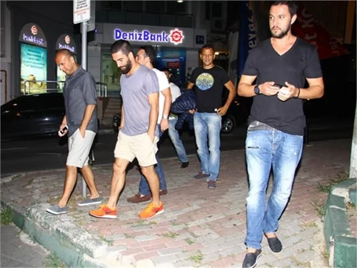 Arda Turan'ın yüzü neden kızardı?